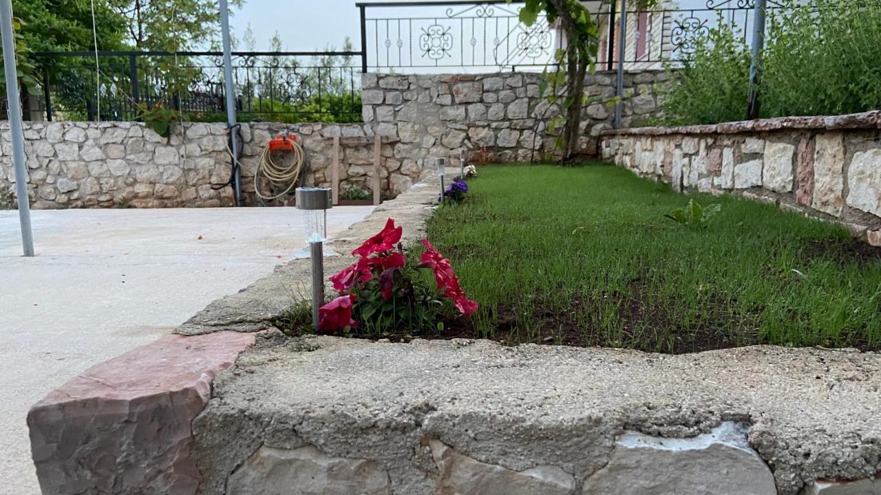 Studios&Apartment Niko Luka Ksamil Exterior foto
